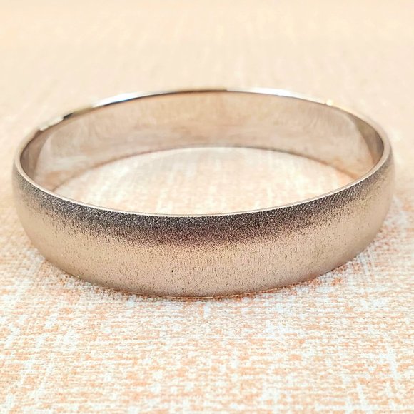 Estate Vintage Signed Monet Silver Matte 8.5" Bangle Bracelet (JB734).